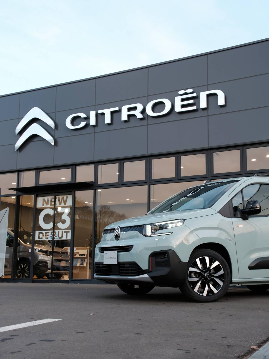 Berlingo Aqua Green　当店にもついに到着しました～！！