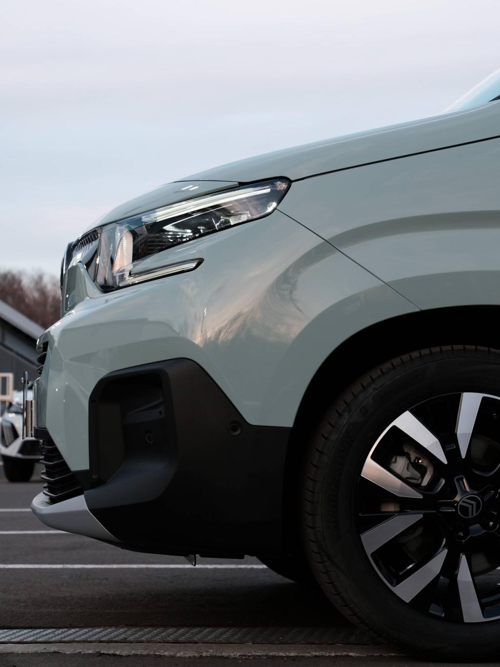 Berlingo Aqua Green　当店にもついに到着しました～！！