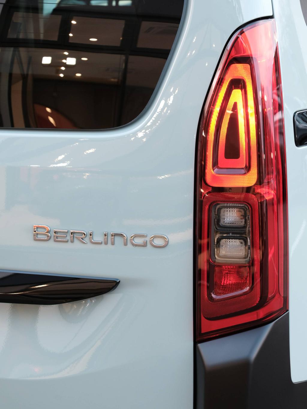 Berlingo Aqua Green　当店にもついに到着しました～！！